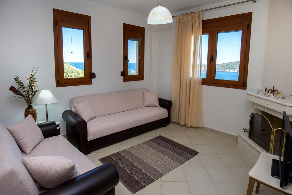 Aphrodite Villas Koinira Eksteriør bilde