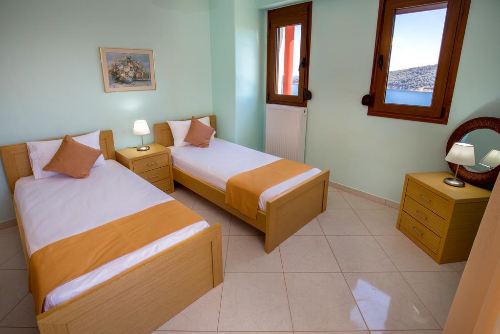 Aphrodite Villas Koinira Eksteriør bilde