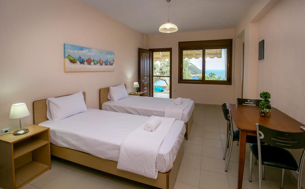 Aphrodite Villas Koinira Eksteriør bilde