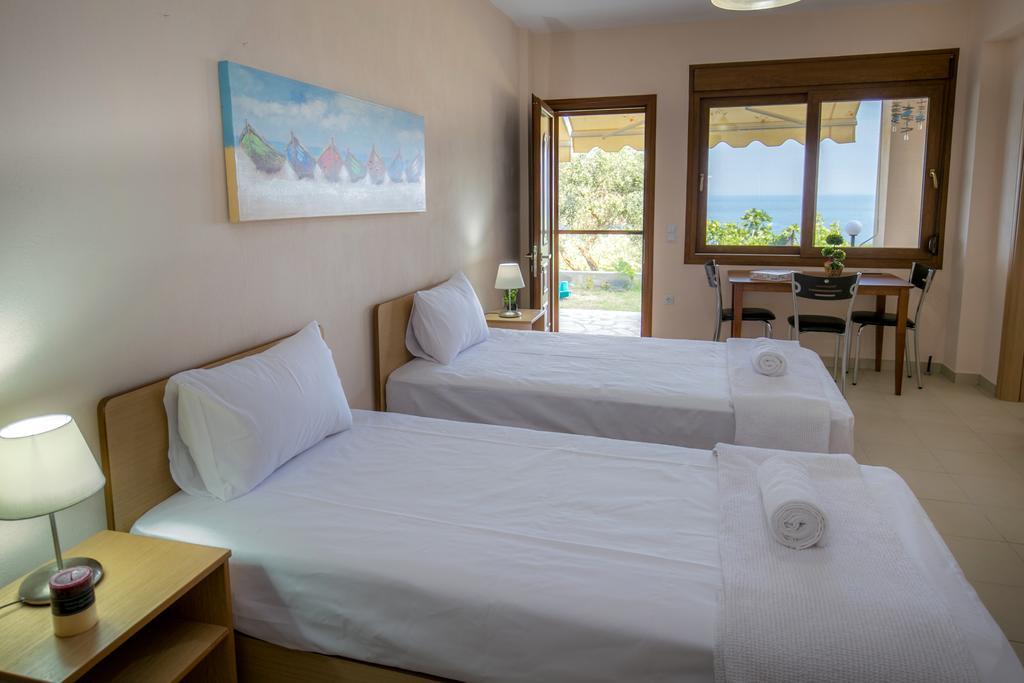 Aphrodite Villas Koinira Eksteriør bilde