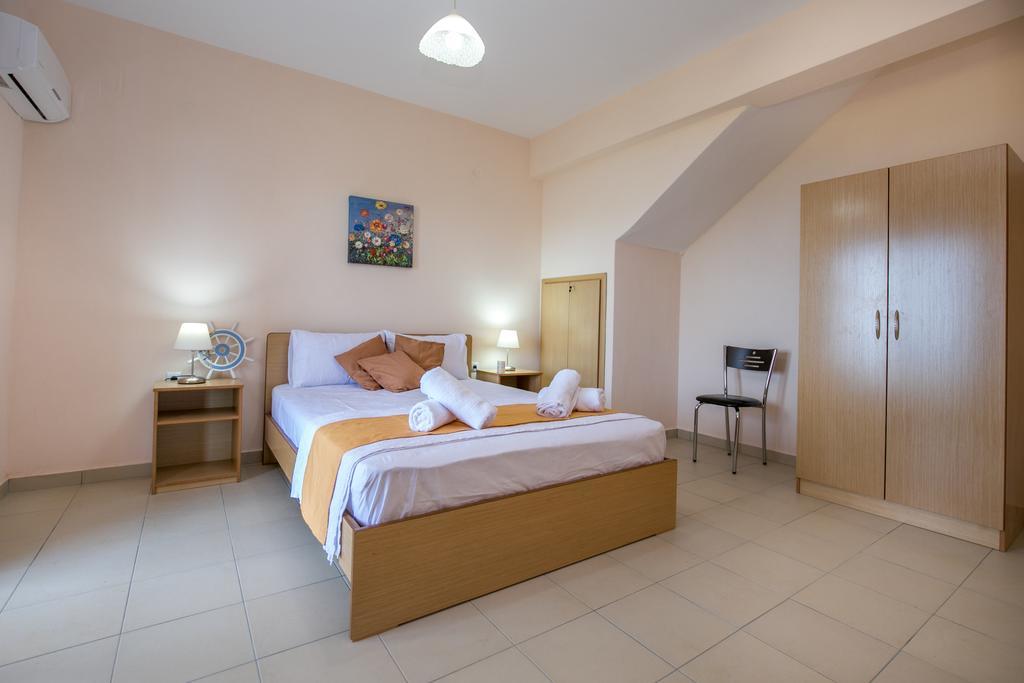 Aphrodite Villas Koinira Eksteriør bilde