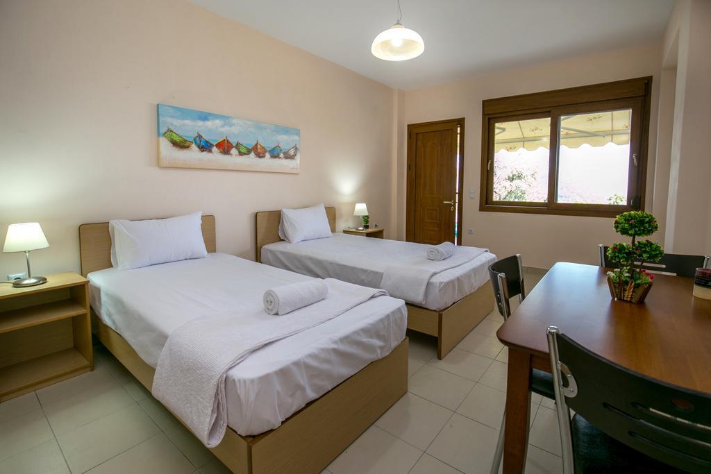 Aphrodite Villas Koinira Eksteriør bilde